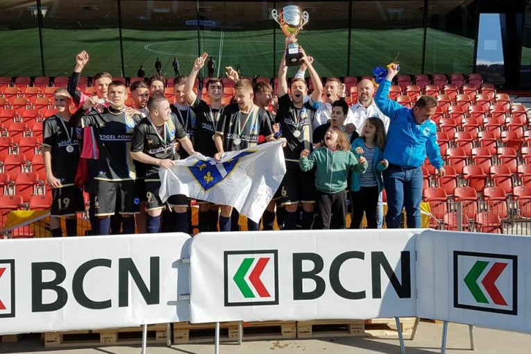 Juniori A FC Bosna Neuchâtel nakon 14  godina postojanja po prvi put osvojili Kup nenormalim rezultatom 8:2