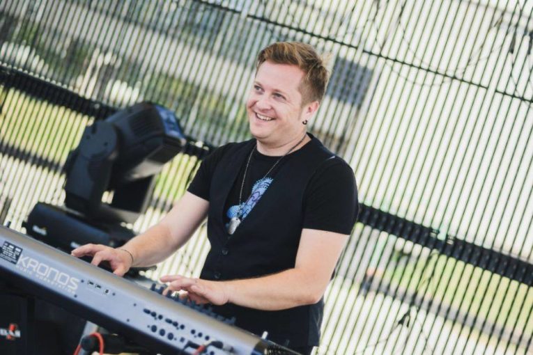 ADIS SKALJO NA CMC FESTIVALU S PJESMOM „ZA NAS“